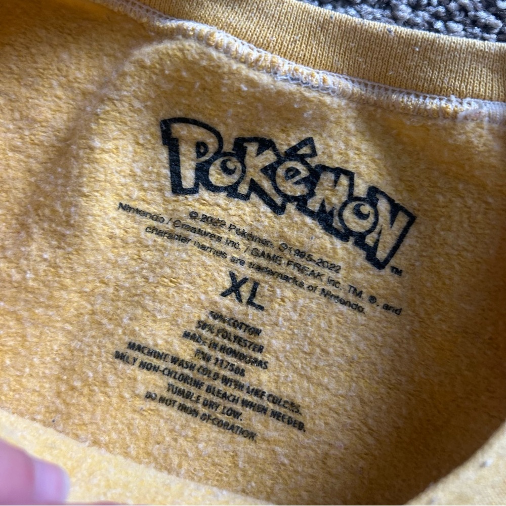 [Pokemon] Yellow Pikachu Crewneck Sweatshirt - Picture 5 of 6